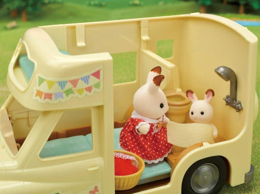 ds14604866_sylvanian_families_obytny_vuz_herni_set_s_doplnky_plast_v_krabici_3