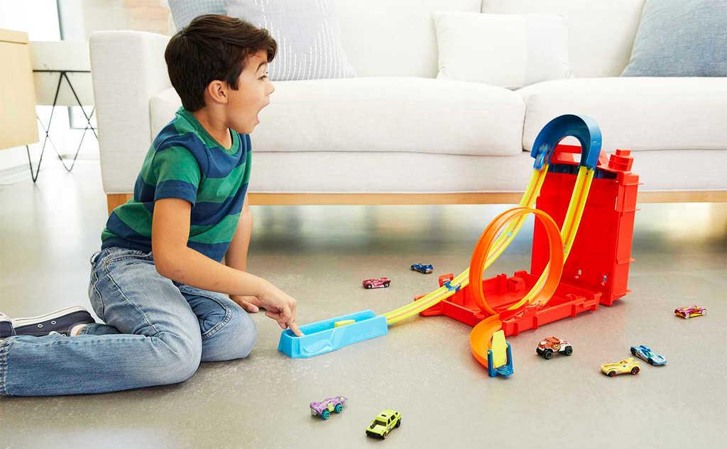 ds19301547_mattel_hot_wheels_track_builder_kanystr_kaskaderskych_kousku_set_s_autickem_1
