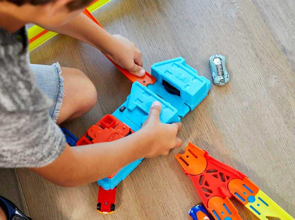 MATTEL HOT WHEELS Track Builder zrychlovač na baterie rozšíření k dráze