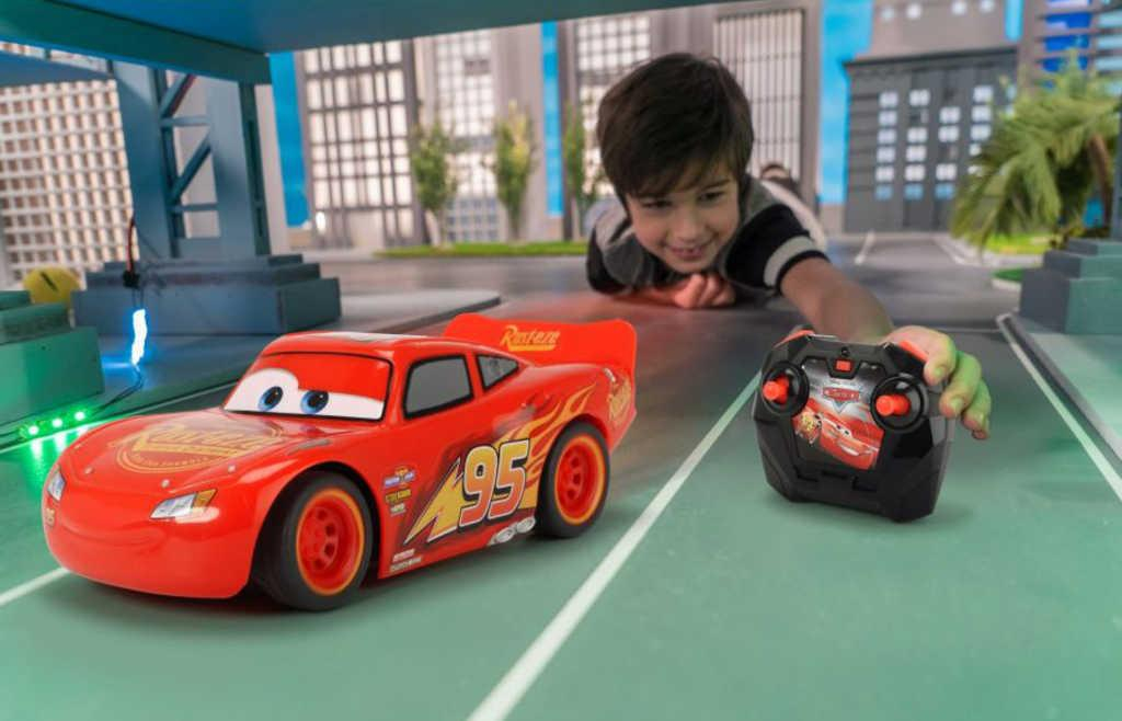 DICKIE RC Auto Blesk McQueen na vysílačku 2,4GHz na baterie Auta 3 (Cars)