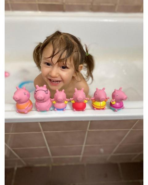 ds49887739_toomies_prasatko_peppa_pig_maminka_a_tom_strikajici_hracky_do_vody_3