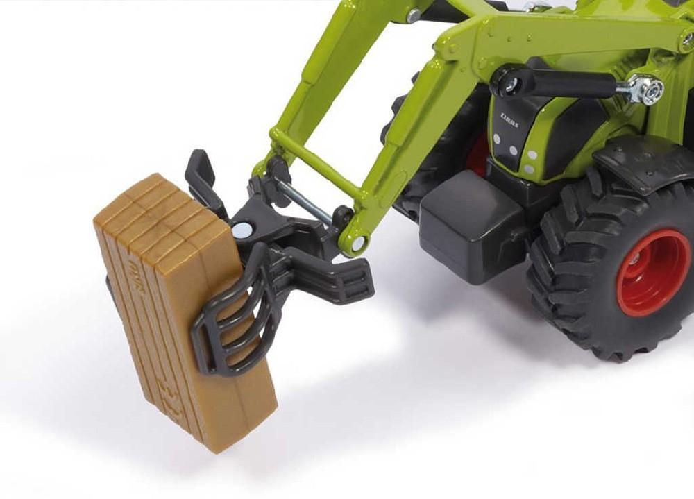 ds52172279_siku_traktor_s_balikovacim_nastavcem_a_vlekem_1_50_model_kov_1946_4