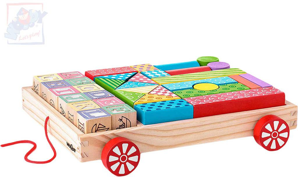 WOODY DŘEVO Vozík tahací stavebnice s kostkami a razítky set 35ks