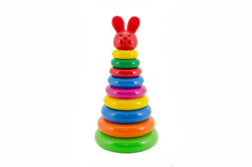 ds57324924_skladacka_pyramida_s_krouzky_plast_28cm_asst_2_druhy_v_sitce_od_12_mesicu_3