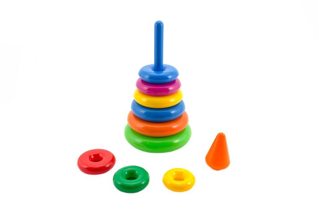 ds57324924_skladacka_pyramida_s_krouzky_plast_28cm_asst_2_druhy_v_sitce_od_12_mesicu_4