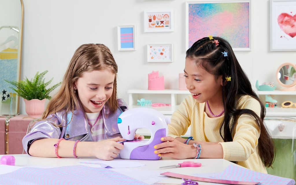 SPIN MASTER Šicí stroj dětský Cool Maker set s doplňky na baterie