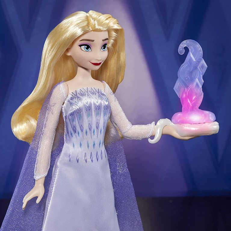 ds61824069_hasbro_elsiny_kouzelne_okamziky_frozen_2_panenka_elsa_na_baterie_svetlo_zvuk_6