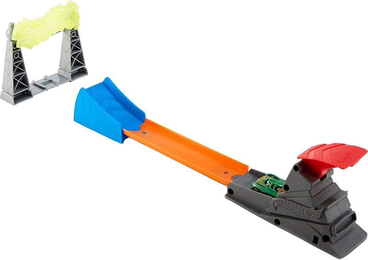 MATTEL HOT WHEELS Kaskadérské kousky set akční dráha s autíčkem 4 druhy