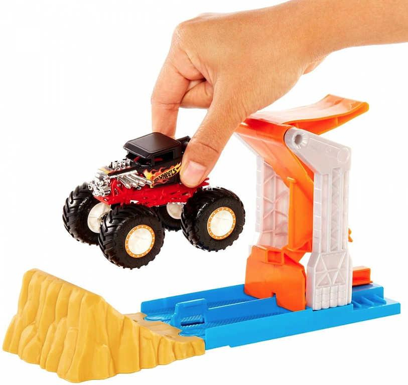 MATTEL HOT WHEELS Monster Trucks Startuj a tref se herní set s autíčkem