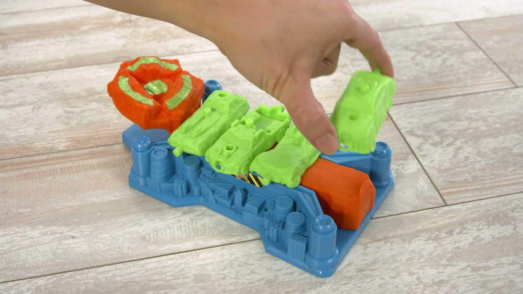 ds63237671_mattel_hot_wheels_monster_trucks_startuj_a_tref_se_herni_set_s_autickem_4