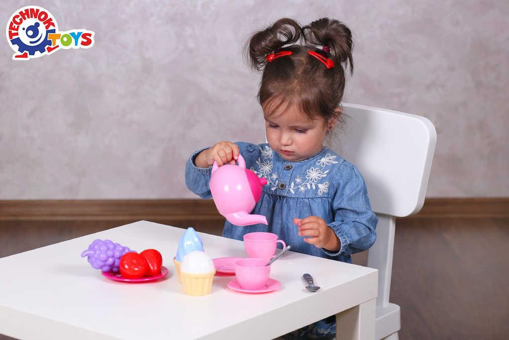 ds63418457_cajova_detska_souprava_nadobi_holcici_s_dezerty_15ks_plast_v_sitce_2