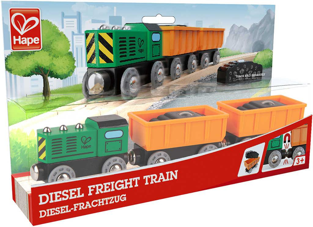 ds93092444_hape_drevo_vlacek_diesel_nakladni_set_masinka_2_vagonky_s_nakladem_1