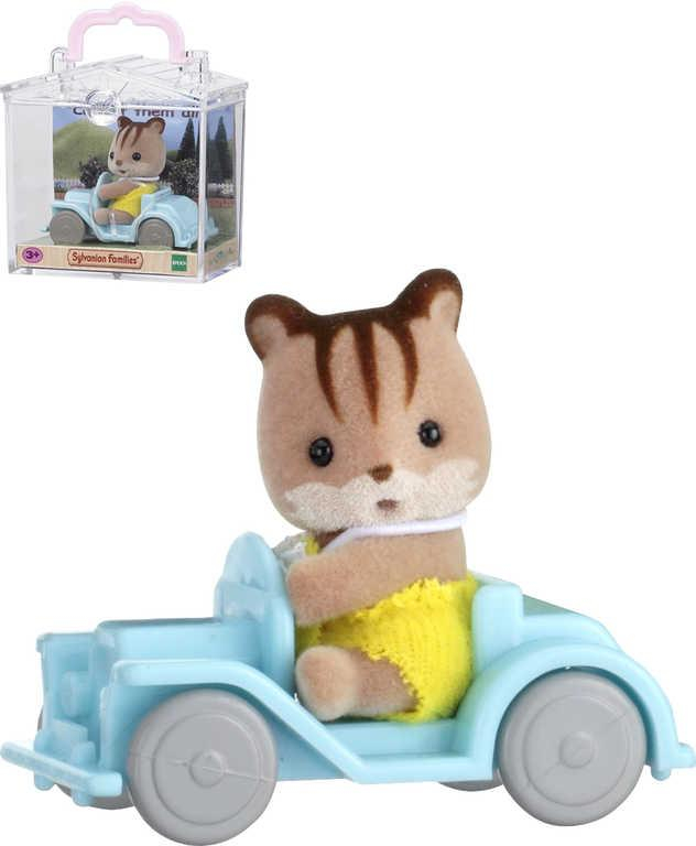 Sylvanian Families herní set baby veverka Alfie Walnut + autíčko v kufříku